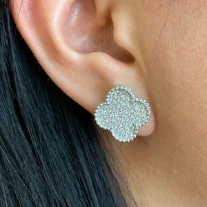 18k white gold c.z earring